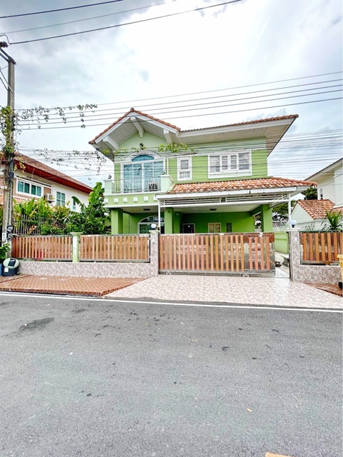 ทำเลดี  รร.จันทร์ทองเอี่ยม 700ม. Central West Gate 1.6กม. ให้เช่า  บ้านเดี่ยว 2 ชั้น 3 นอน 3 น้ำ1  62 ตร.วา.250 ตร.ม.ตลาดกลางบางใหญ่ 