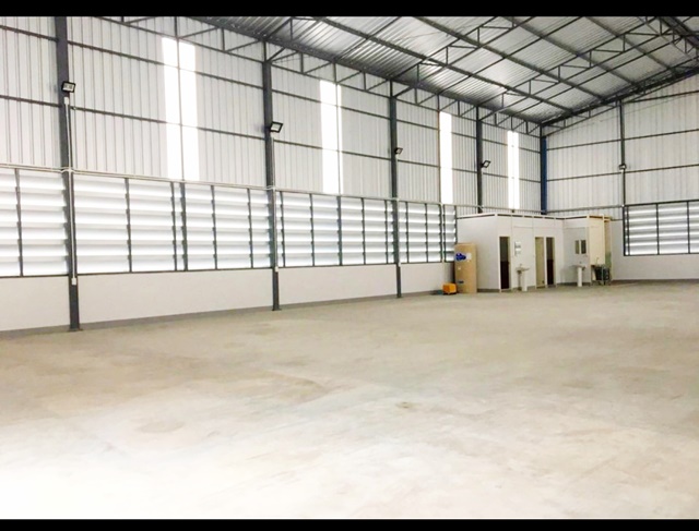 ตลาดห้วยขวาง 1.8 กม. ให้เช่า 1ห้องน้ำ 102 ตร.วา.MRTสุทธิสาร 1.1 กม. โกดัง ย่านธุรกิจ 404 ตร.ม.  มิถุนา ม.หอการค้า 2.6 กม