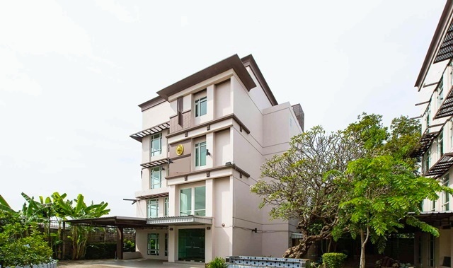 แฟชั่นไอส์แลนด์ ปัญญาวิลเลจ ให้เช่าอาคารพาณิชย์ 4 ชั้น 6นอน 9น้ำ  MRT วงแหวนรามอินทรา ออฟฟิศ 297ตรว. 402ตรม. มีสวน มีพื้นที่ให้จอดรถ 