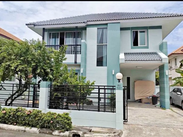 Agent Postให้เช่าบ้านเดี่ยว2ชั้น หมู่บ้านการ์เด้นท์วิลล่า4ซีซั่น,ลำลูกกา คลอง 3 ปทุมธานีใกล้ฟิวเจอร์,มอเตอร์เวย์,วัดสายไหม,รพ.สินแพทย์ ลำลูกกา,สถานีรถไฟฟ้า คูคตขนาด 54 ตรว. 3 นอน 3 น้ำ1 ห้องเก็บของ 1 ห้องครัว ในบ้านจอดรถได้ 2 คันมีแอร์ 2 ห้องตู้เย็น 11 คิวมีติดตั้งอินเตอร์เน็ตไว้ให้แล้วมีเฟอร์นิเจอร์ ห้องนอนใหญ่จัดให้เต็มพร้อมอยู่ มีที่นอนใหม่  ห้องนอนเล็กมีตู้เสื้อผ้