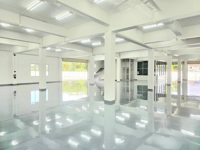 ปล่อยเช่าโกดังพร้อมอาคารสำนักงานและพื้นที่ลานกว้าง จอดรถได้ 50 กว่าคัน มีลิฟท์ขนของ ซอยแบริ่ง15 ด้านหลังอาคารทะลุออกถนนแบริ่งตัดใหม่ได้