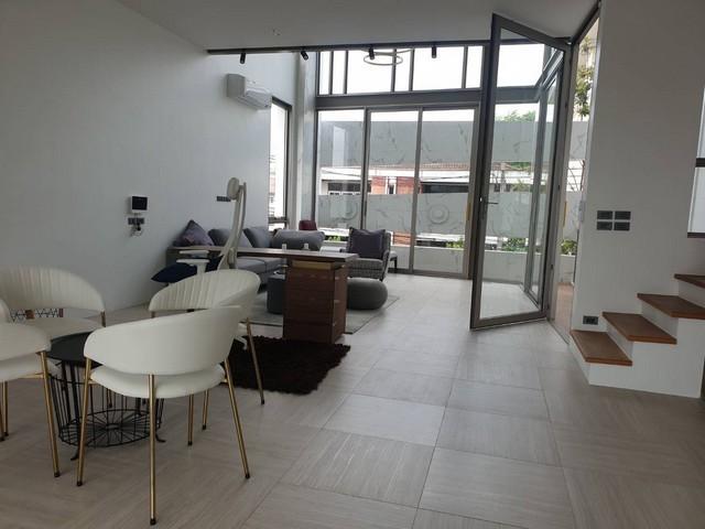 ขายโฮมออฟฟิศหรู 4 ชั้นหลังมุม 400 ตรม.พร้อมลิฟต์ส่วนตัว ซอยลาดพร้าว 35 เข้าออกได้ทั้งรัชดา 32 และลาดพร้าว35 ใกล้ MRT ภาวนา