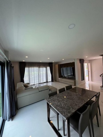 ปล่อยบ้านเดี่ยว 2 ชั้นหลังมุม หมู่บ้านCentro วิภาวดี  ถนนช่างอากาศอุทิศ ใกล้โรงเรียนนานาชาติ Harrow International School