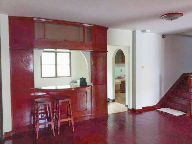 ไทวัสดุบางใหญ่ 4นอน บ้านเดี่ยว 2 ชั้นให้เช่า วัดศรีประวัติ 200 เมตรจากปากซอย 7-11 และตลาด พลัสมอลล์บางใหญ่  ทางด่วนศรีรัช 50 ตารางวา 2แอร์