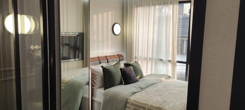 Sub1239ขายใบจอง SO ORIGIN Phahol 69 station ราคาหน้าสัญญา  2,790,000 บาทคอนโดสูง 14 ชั้น  ( สร้างเสร็จสิ้นปี 2567) ติดถนนพหลโยธิน  ใกล้โรงพยาบาลซีจีเอช พหลโยธิน   ใกล้บิ๊กซีสะพานใหม่  ใกล้ตลาดยิ่งเจริญ ใกล้รถไฟฟ้าสถานีสายหยุด เพียง50 ม.เพียง 10นาที ถึงสนามบินดอนเมือง เพียง 10 นาที ถึงมหาวิทยาลัยศรีปทุม รูปแบบห้อง 1 Bedroom Smart Kitchenขนาดพื้นที่ 25.30 ตร.ม.   ชั้น 7  ห้องชุดเลขที่ 745Promotion 1. Digital door lock 1รายการ2. Origin Healthcare Club Member Normal Package