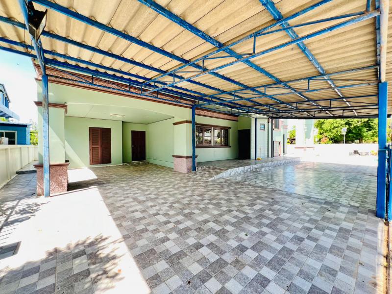 ขายบ้านหลังใหญ่ 2 ชั้น พื้นที่กว้างขวางตรงข้ามเซ็นทรัลโคราช หมู่บ้านเงียบสงบร่มรื่น»»» ราคา 8.5 ล้านบาท «««รายละเอียด ● บ้าน 2 ชั้น หมู่บ้านกรีนเพลส โดดเด่นด้วยตัวบ้านและพื้นที่ขนาดใหญ่● เหมาะสำหรับครอบครัวขนาดใหญ่ มีพื้นที่ใช้สอยมากมาย● การเดินทางสะดวกสบาย เข้าออกได้หลายเส้นทาง● พื้นที่ 136 ตรว.● 5 ห้องนอน 3 ห้องน้ำ● 2 ห้องรับแขก 2 ห้องครัว● ห้องทำงาน ห้องแม่บ้