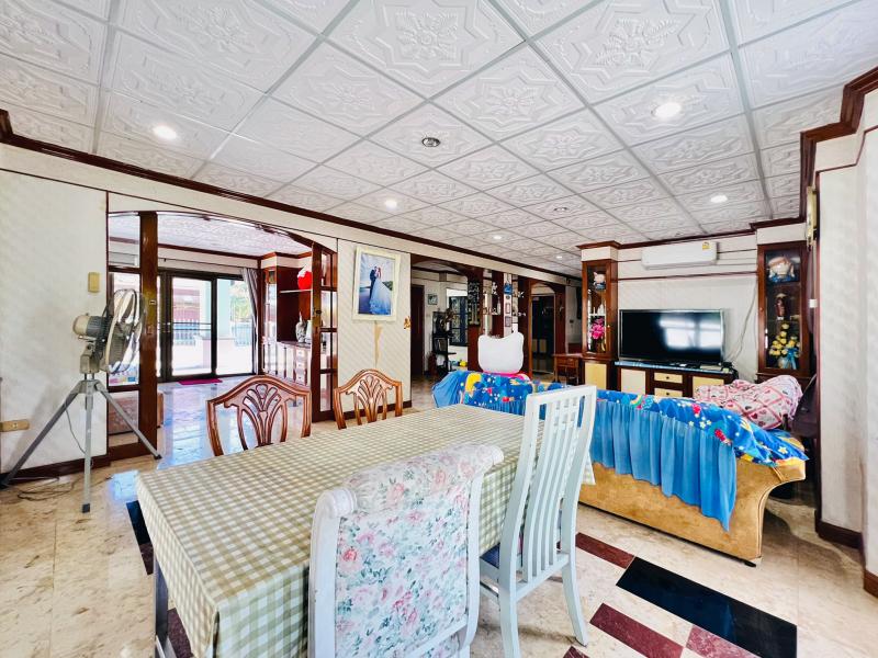 ขายบ้านหลังใหญ่ 5 ห้องนอน 3 ห้องน้ำ พื้นที่กว้างขวาง ตรงข้ามเซ็นทรัลโคราช