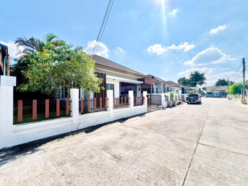 ขายบ้านกึ่งร้านค้า ทำเลทองใจกลาง อ.ปักธงชัยติด สนง.ที่ดิน และที่ว่าการอำเภอปักธงชัย>>> ราคา 2.99 ล้านบาท 