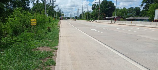                  ขายที่ดิน 16 ไร่ หน้ากว้างติดถนนทางหลวง  3304  ประมาณ 80 เมตร ถนนสาธารณะสายนี้ เทคอนกรีตอย่างดี กว้างประมาณฝั่งละ 15 เมตร                                  ที่ดินมีรูปร่างสี่เหลี่ยมผืนผ้าสวย ถมไม่มาก สภาพที่ดินเดิมเป็นทุ่งนา                                  มีไฟฟ้า 3 เฟส น้ำประปา ผ่านหน้าที่ดินพร้อมใช้ บริเวณใกล้เคียงที่ดินแปลงนี้ มีโรงงานอุตสาหกรรมตั้งอยู่หลายโรง รวมทั้ง อบต.แหลมประดู่                           