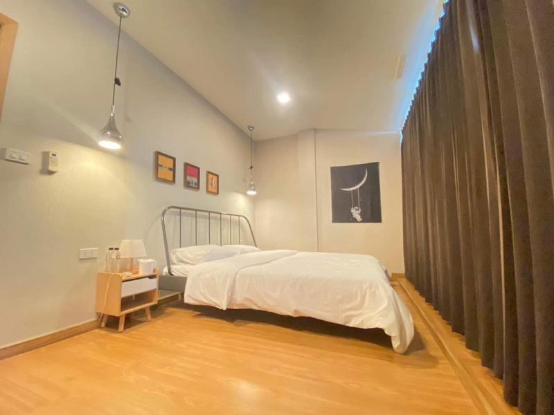 เซ้ง Hostel ย่านอิมแพคเมืองทองธานี  มีฐานลูกค้าประจำ ด้านล่างเปิดร้านได้