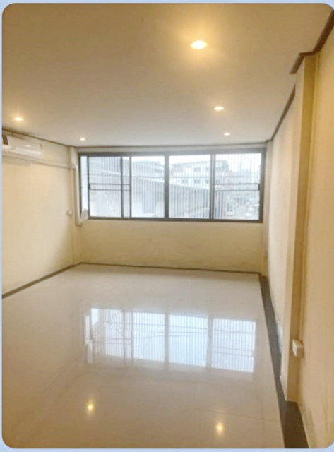 Airbnb ลาดพร้าว 56-64 เปิดซิง MRTโชคชัย 4 300ม. ตรงข้าม ตลาดอินดี้  MRT รัชดาภิเษก 2.1 กม. 6นอน 4ชั้น 6น้ำ 6แอร์ Hostel