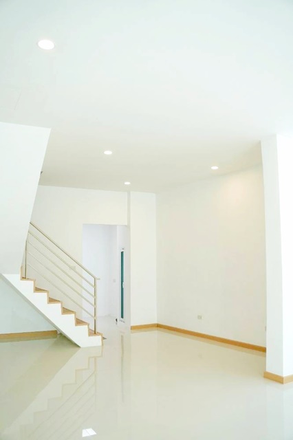 สุขุมวิท101-103 รีโนเวทใหม่  BTS อุดมสุข 400ม. ขายทาวน์โฮม 3 ชั้น 3นอน 3น้ำ  26 ตร.วา. 165ตร.ม.ย่านธุรกิจ พณิชยการบางนา 2.2 กม.