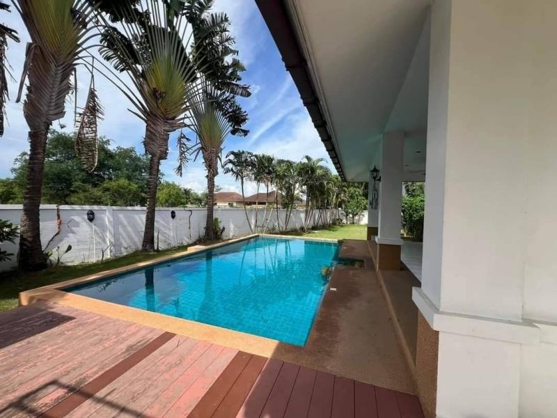 พูลวิลล่าชั้นเดียวให้เช่าเดือนละ 40,000 บาท 230 ตรว. โซนหางดง มีสระว่ายน้ำ และสนามหญ้ากว้าง เดินทางเพียง 3 นาที ถึง ร.ร.นานาชาติลานนา