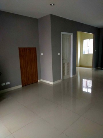 ขายที่ดิน พระราม 9 ซอย 31  ขนาด 195 ตรว.  ขาย 44,000,000 บาท 