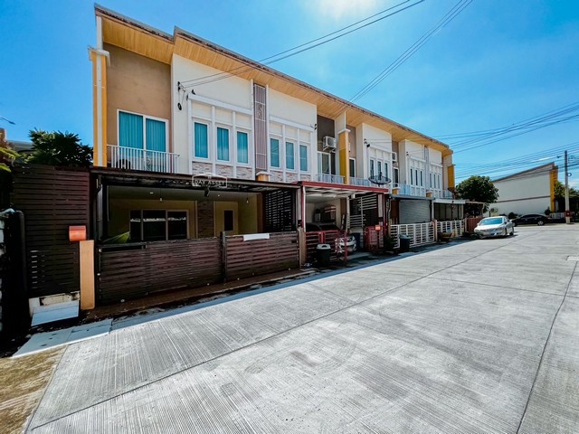 ขายทาวน์โฮม 2 ชั้น หมู่บ้าน โกลเด้น ทาวน์ ชัยพฤกษ์-วงแหวน​ เนื้อที่ 25.40 ตร.ว. ขายเพียง 2,890,000 ล้านบาท