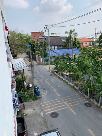 ขาย อาพาร์เม้ท  ซอยรามอินทรา 77 ไกล้ติด MRT สายสีชมพู เข้าซอย 300 เมตร.