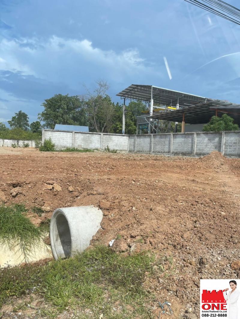 ขายที่ดินสวย ราคาถูก ทำเลทอง ถมแล้ว 102 ตรว. ใกล้ ม.ราชภัฏ อ.เมือง ลำปาง ขายที่ดิน ต่ำกว่าราคาประเมิน 102 ตรว.*ราคาขาย 1,020,000 บาท (10,000 บาท/ตรว.) ราคาประเมิน 1,530,000 (15,000 บาท/ตรว.) – พิเศษ!! ฟรีโอน– สาธารณูปโภคครบ พร้อมสร้างบ้าน– มีทีมงานให้คำปรึกษาออกแบบบ้านให้ : : สถานที่สำคัญ : :– ใกล้ ม. ราชภัฏ 500 ม.– ห่างจากตลาด 1 กม.– ห่างจากศาลากลาง 3 กม.– ห่างจากสนามบิน 5 กม.– ห่างจากเซนทรัล 5 กม.– ห่างจากโ