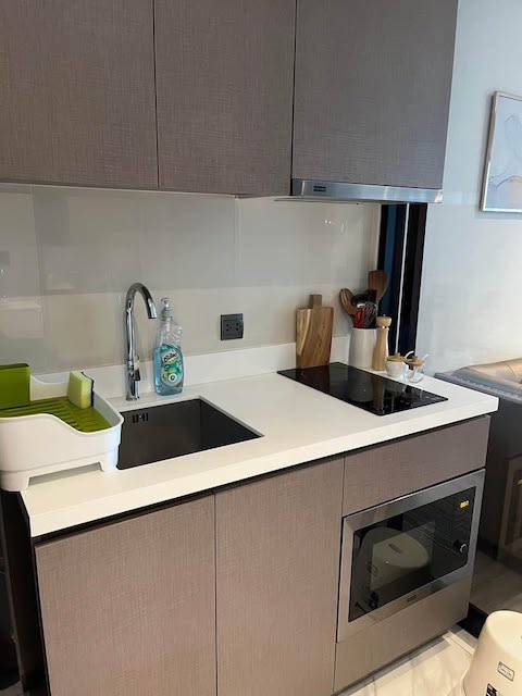 Rhythm Ekamai Safe clean beautiful view 18th floor BTS Ekkamai