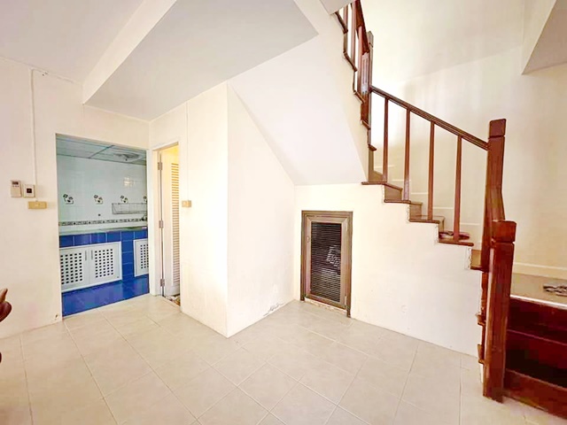 มีเฟอร์ ครัวบิวท์อิน ตลาดพระเงิน 3.4 กม. บ้าน 2 ชั้น MRT ตลาดบางใหญ่ 5.9 กม.3 นอน20 ตร.วา.160 ตร.ม ตลาดบางคูลัด 1 กม. .