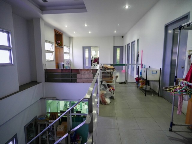 ให้เช่าโรงงานพร้อมอาคารสำนักงาน 2 ชั้น เนื้อที่ 418 ตรว. เป็นที่พักอาศัยได้ ( มีใบ รง.4) ใกล้ MRT  แยกติวานนท์ 700 เมตร