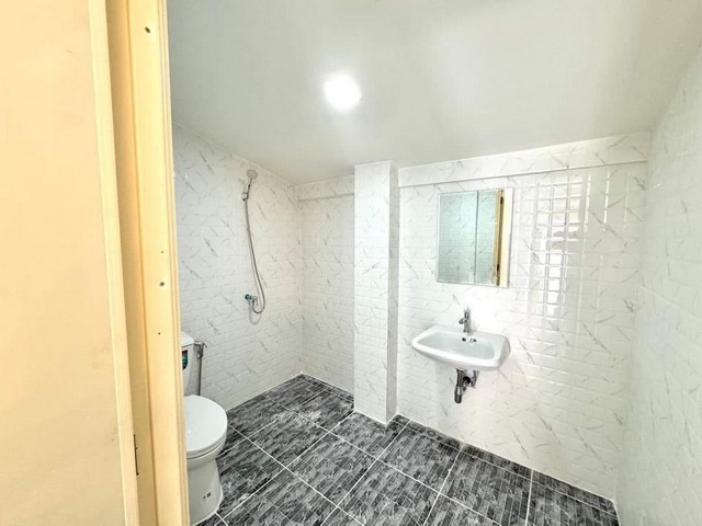 บ้านเดี่ยวชั้นเดียว รีโนเวทใหม่  ซอยเนินพลับหวาน - พัทยา  ใกล้โรงเรียนสว่างบริบูรณ์