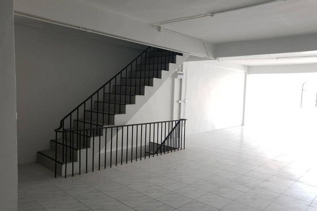 ให้เช่าอาคารพาณิชย์ ศรีภูมิ เชียงใหม่ ให้เช่าอาคารพาณิชย์ระยะยาว ติดคูเมืองเชียงใหม่ 5 ชั้น ราคาเช่า 65,000 บาทเดือน สัญญา 3 ปี พื้นที่ 60 ตรว. พื้นที่ใช้สอยกว่า 500 ตรม. ให้เช่าระยะยาวเชียงใหม่ - เมืองเชียงใหม่ - ศรีภูมิใกล้แหล่งการค้าและแหล่งนักท่องเที่ยว ทำเลใกล้ตลาดช้างเผือก โจ๊กสมเพชร เมืองเก่า รอรับสายของคุณ!