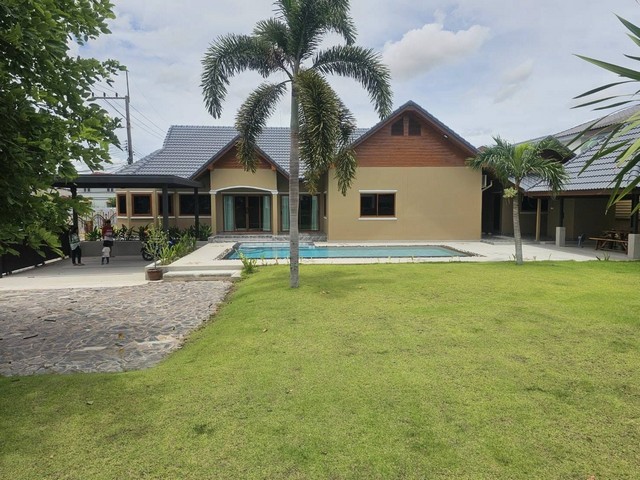 ขายบ้านพูลวิลล่าพึ่งทำเสร็จขนาดใหญ่ ซอยสยามคันทรีคลับ บางละมุง  ชลบุรี