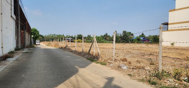 ขายที่ดินพร้อมอาคารพาณิชย์  84 ตารางวา 3 ชั้น ( 3 คูหา ) ตำบลหน้าเมือง อำเภอเมือง จังหวัดราชบุรี