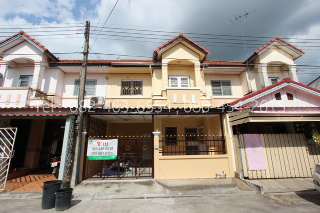 สอบถามเพิ่มเติม :   082-463-6554 , 080-454-2615เช่า ทาวน์เฮ้าส์ 2 ชั้น หมู่บ้านแพรมาพร รังสิต - นครนายก คลอง11 ธัญบุรี ปทุมธานีที่ตั้ง : 40/547 ริมถนนในซอย ใกล้ซอย 7 หมู่บ้านแพรมาพร เพลส รังสิต คลอง11 ถ.รังสิต-นครนายก ธัญบุรี ปทุมธานีรายละเอียด :  - 3 ห้องนอน 2 ห้องน้ำ 1 ครัว - บ้านหลังสีน้ำตาลราคาเช่า : 5,500 บาท/เดือนขาย 850,000 บาทโซน: รังสิต-นครนายก, ธัญบุรี, ปทุมธานีสถานที่ใกล้เคียง: - ใกล้สถาบันการพลศึ