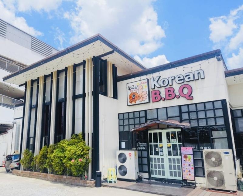  นัดชม​ร้านจริงได้นะคะคุณแอ้นท์ 095-996-3052ปล่อยเซ้งด่วน ร้านปิ้งย่าง  #นนทบุรี #พระราม5 - เซ้งเพียง 900,000 บ ดำเนินกิจการต่อได้เลย -สัญญาเช่า3ปี ครบสัญญา #ได้เงินประกันคืน 120,000 บ- พื้นที่มีที่จอดรถสะดวก พร้อมอุปกรณ์-ระบบดูด-เฟอร์นิเจอร์-ตู้แช่ ตู้เย็น-แอร์-โต๊ะ+เกาอี้-ถ้วยจาน-อุปกรณ์ต่างๆ.. นัดชม​ร้านจริงได้นะคะคุณแอ้นท์ 095-996-3052 แผนที่: https://maps.app.goo.gl/QdMzsvSdLkR9PbXVA>> ค้นหาร้า