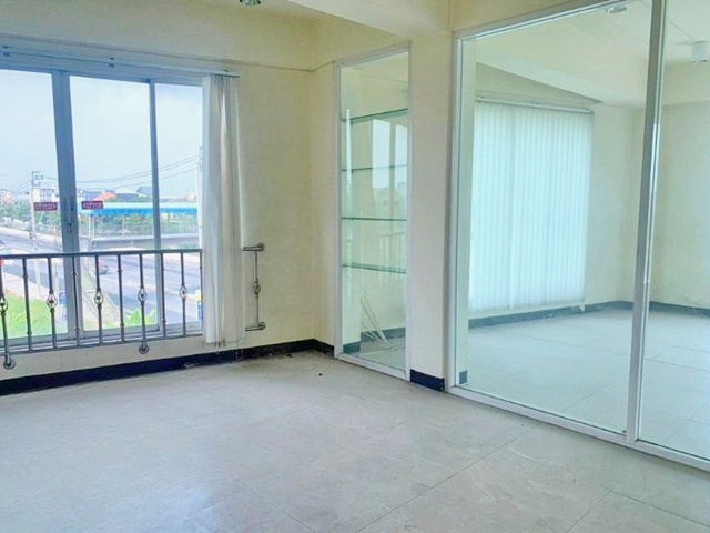 ติดถนน 3นอน 3น้ำ ให้เช่า อาคารพาณิชย์ 3 ชั้นบน ชั้น 3-5  เดอะวอล์ค ราชพฤกษ์ 500ม. 38 ตร.วา. 450 ตร.ม. ตลาดพระราม5 1.9 กม. โกดังจอดรถ 15คัน