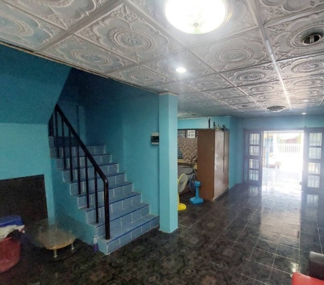 บ้านเดี่ยว 2 ชั้น 34 ตร.วา.มีบริเวณรอบบ้าน BIG C โลตัส สุขาภิบาล 3 700ม.244 ตร.ม.ให้เช่า  3 นอน  ร่มเกล้า 1.8 กม.MRT เคหะรามคำแหง 600ม.