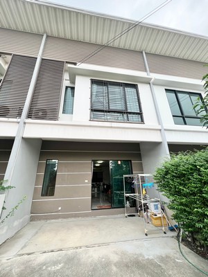 ขายบ้านทาวน์โฮม 2 ชั้น หมู่บ้านโมดิ วิลล่า บางนา (Modi Villa Bangna) เฟอร์ครบ ด้านหน้าติดสวน เนื้อที่ 18.8 ตร.วา.ขายบ้านทาวน์โฮม 2 ชั้น หมู่บ้านโมดิ วิลล่า บางนา (Modi Villa Bangna) เฟอร์ครบ ด้านหน้าติดสวน เนื้อที่ เนื้อที่ 18.8 ตร.วา.ที่ตั้งโครงการต.บางเสาธง อ.บางเสาธง จ.สมุทรปราการ.รายละเอียดบ้าน- เนื้อที่ 18.8 ตร.วา- พื้นที่ใช้สอย 106 ตร.ม.- 2 ห้องนอน- 3 ห้องน้ำ- 1 ที่จอดรถ- แอร์ 2 ตัว- โซฟา- ชุดโต๊ะทานอาหา