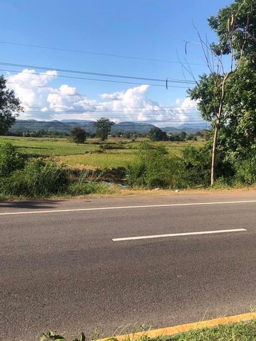 ขายที่ดินติดถนนสระบุรี-หล่มสัก ขนาด 41 ไร่ 3 งาน อำเภอเมืองเพชรบูรณ์ จังหวัดเพชรบูรณ์ที่ตั้ง : ตำบลห้วยสะแก  อำเภอเมืองเพชรบูรณ์ จังหวัดเพชรบูรณ์ขนาดที่ดิน : 41 ไร่ 3 งานรายละเอียด-ติดถนนเส้นสระบุรี-หล่มสัก แถวห้วยสะแก เยื้องกับร้านก๋วยเตี๋ยวนายเซ็ง-เหมาะทำบ้านจัดสรร ทางเข้าสะดวกที่ดินแถวนั้นขายกันไร่ละ 1.3 ล้านถึง 1.4 ล้านบาทสถานที่ใกล้เคียงวัดถ้ำเนินสมบูรณ์