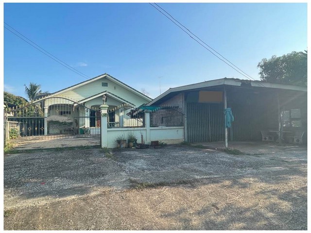   Code ID : PGPLK-LB-A-660002  ราคา 2,010,000  บาท ▸ เนื้อที่ 3 งาน 44 ตร.ว     หลังที่ 1 พื้นที่ใช้สอย 215 ตร.ม.   ▸ 5 ห้องนอน 2 ห้องน้ำ    ▸ 2 ที่จอดรถ   หลังที่ 2 พื้นที่ใช้สอย 87.85 ตร.ม.   ▸ 2 ห้องนอน 1 ห้องน้ำ    ▸ 2 ที่จอดรถ   บ้านหันไปทางทิศตะวันออกเฉียงเหนือ  พิกัดทรัพย์ : https://maps.app.goo.gl/EgcbfiU7bEw65hBk7  สถานที่ใกล้เคียง ▸ใกล้  โรงพยาบาลบางระกำ ▸ใกล้  โรงเรียนบางระกำวิทยศึกษา ▸ใกล้  ตลาดสดราษฎร์ธรรมาภรณ์ ▸ใกล้  วัดคลองวัดไร่  สอบ�