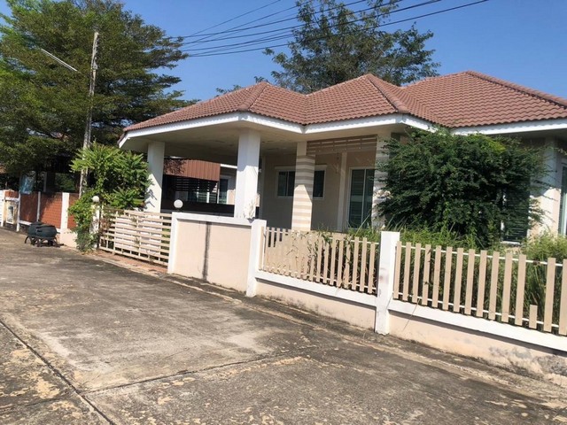   Code ID : PGPLK-LB-A-660006  ราคา  2,000,000  บาท ▸ เนื้อที่ 64 ตร.ว   พื้นที่ใช้สอย 161 ตร.ม.   ▸ 3 ห้องนอน 2 ห้องน้ำ    ▸ 1 ที่จอดรถ   บ้านหันไปทางทิศตะวันตก  พิกัดทรัพย์ : https://maps.app.goo.gl/52rBkwMk4AAUtj249  สถานที่ใกล้เคียง ▸ใกล้  ท่าอากาศยานพิษณุโลก ▸ใกล้  สถานีรถไฟกรุงเทพ ▸ใกล้  แม็คโคร พิษณุโลก 1 ▸ใกล้  โลตัส พิษณุโลก 2 (ท่าทอง)  สอบถามเพิ่มเติม / นัดชม โทร. 097-419-5982(พลอย) โทร. 096-932-4624(ออมสิน) Line : @panaya (มี@ด้านหน้า)  ปรึกษาสินเชื่อฟรี One Stop S