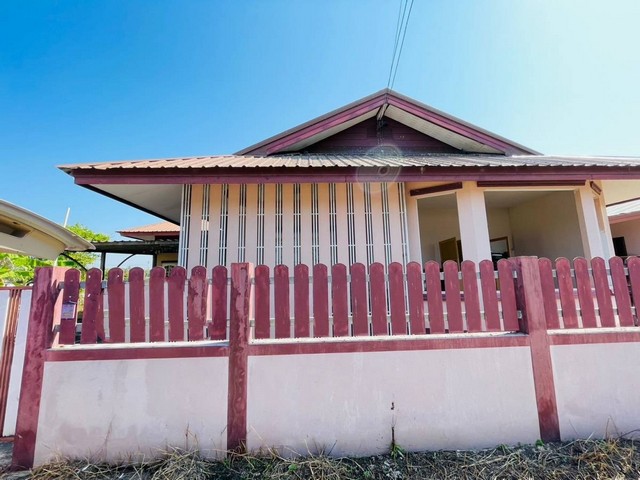   Code ID : PGPLK-LB-A-660007  ราคา  1,900,000    บาท ▸ เนื้อที่ 85.50 ตร.ว   พื้นที่ใช้สอย 155.5 ตร.ม.   ▸ 3 ห้องนอน 2 ห้องน้ำ    ▸ 2 ที่จอดรถ   บ้านหันไปทางทิศตะวันตก  พิกัดทรัพย์ : https://maps.app.goo.gl/cEnTne4mUTu6NqSX8  สถานที่ใกล้เคียง ▸ใกล้  ท่าอากาศยานพิษณุโลก ▸ใกล้  แม็คโคร พิษณุโลก 1 ▸ใกล้  สถานีรถไฟกรุงเทพ ▸ใกล้  โลตัส พิษณุโลก 2 (ท่าทอง)  สอบถามเพิ่มเติม / นัดชม โทร. 097-419-5982(พลอย) โทร. 096-932-4624(ออมสิน) Line : @panaya (มี@ด้านหน้า)  ปรึกษาสินเชื่อฟรี One