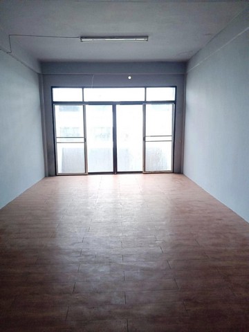 S2583 ให้เช่าอาคารพาณิชย์ 4 ชั้นครึ่ง ถนนพหลโยธิน ใกล้BTSสายหยุด ใกล้โรงพยาบาลซีจีเอช พหลโยธิน