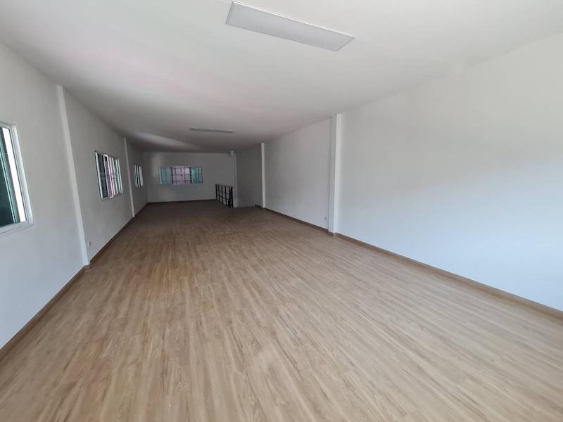 EPL-WH1003 ให้เช่าโกดังสร้างใหม่ พื้นที่ 1,140 ตร.ม. บางนา กม. 5 พื้นที่สำนักงาน: 2 ชั้น พื้นที่รวม 300 ตร.ม. ใช้วัสดุ UPVC