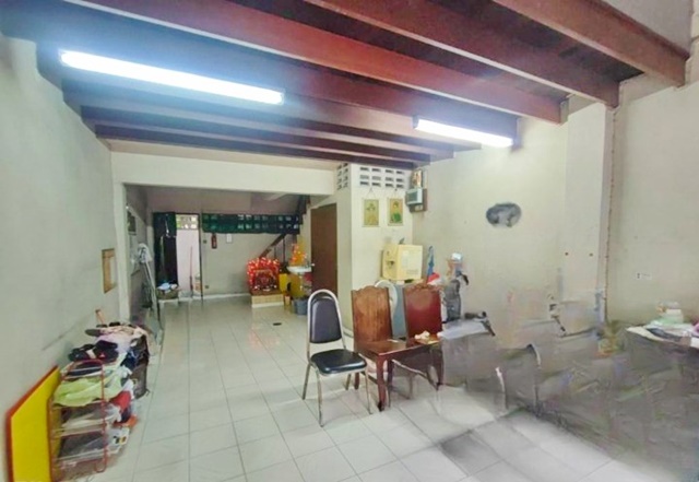 เมเจอร์ เอกมัย 800ม.BTS  เอกมัย 0.8 กม. เหมาะเปิดร้านกัญชา อาคารพาณิชย์ 4 ชั้น ทำเลดี ติดถนนใหญ่ 4 นอน 2 น้ำ  ร้านนวด