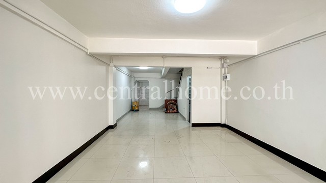 P1 อาคารพาณิชย์ ซ.รามคำแหง 85/1 ถูกสุดในทำเล ใกล้  The Mall บางกะปิ เพียง 150 เมตร