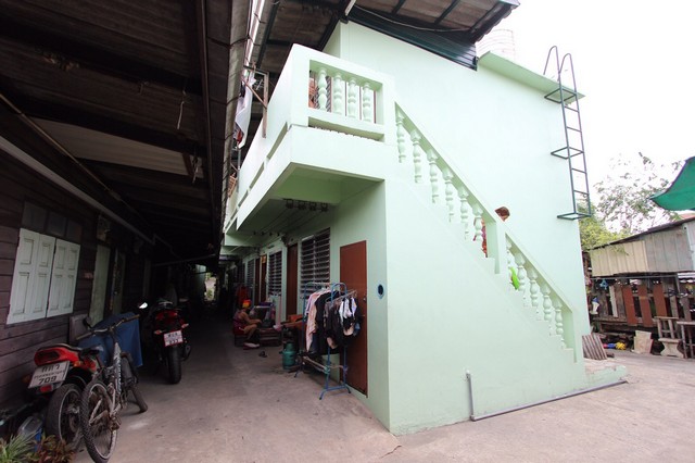 สอบถามเพิ่มเติม โทร:    082-463-6554 , 080-454-2615ห้องพักให้เช่า สุขสวัสดิ์ 35/1 ราษฎร์บูรณะ 1 นอน ราคาถูก ห้องน้ำในตัวราคาเช่า 1,500 บาท/เดือน สถานที่ใกล้เคียง :วิทยาลัยพณิชยการเชตุพน ไปรษณีย์ไทย สาขาราษฎร์บูรณะ ใต้ทางด่วนสุขสวัสดิ์ กม.9(สะพานพระราม9)  โลตัสบางปะกอก  เเม็คโคร ประชาอุทิศ ธนาคารกสิกรไทยสำนักงานใหญ่ มหาวิทยาลัยเทคโนโลยีพระจอมเกล้าธนบุรี บิ๊กซี ซูเปอร์เซ็นเตอร์ ราษฎ