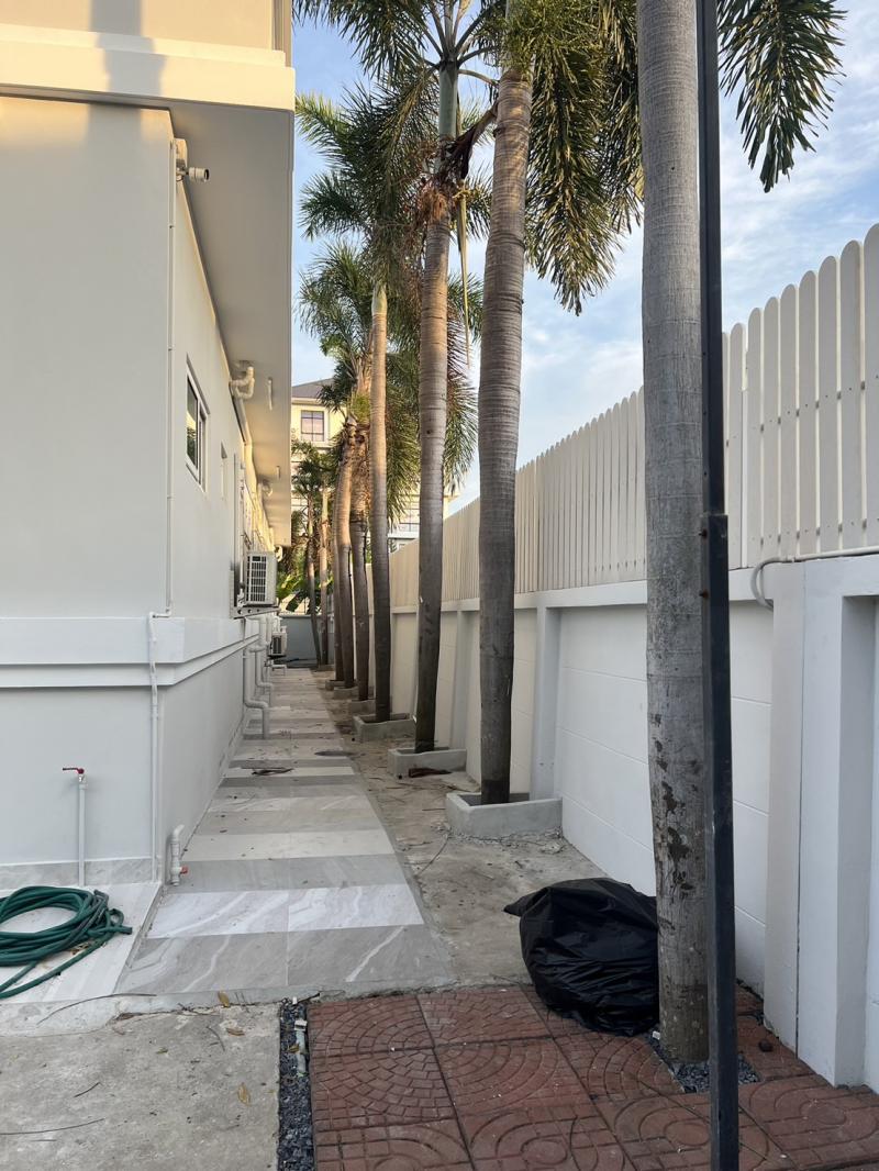 ให้เช่าบ้านเดี่ยว 1 ชั้น เนื้อที่ 447ตารางวา 7ห้องนอน 6 ห้องน้ำ เฟอร์ ถนนศรีนครินทร์ ใกล้ บิ๊กซี ราคาเช่า 270,000 บ/ด