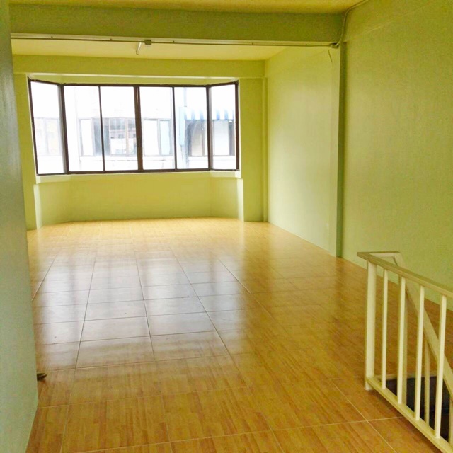 รวมชั้นลอย ดาดฟ้า Airport Link ลาดกระบัง 900ม. อาคารพาณิชย์ 3.5 ชั้น 3 นอน ซ.ร่มเกล้า 50-60 จดทะเบียนบริษัทได้ พาซิโอ มอลล์ 1.9 กม.