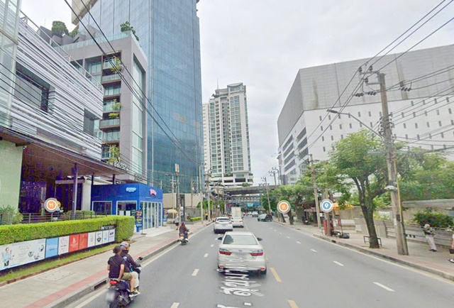 เหมาะเปิดร้านกัญชา อาคารพาณิชย์ 4 ชั้นBTS  เอกมัย 0.8 กม เมเจอร์ เอกมัย 800ม.ทำเลดี ติดถนนใหญ่ 4 นอน 2 น้ำ  ร้านนวด คลีนิค หรืออื่นๆที่ถูกกฎหมาย ม.กรุงเทพ คลองเตย 1.8 กม.16 ตร.วา. 220 ตร.ม.ให้เช่า 79,998 b-m ย่านเอกมัย สุขุมวิท เข้าออกสะดวกBTS Ekkamai 0.8 km. suitable for opening a cannabis shopCommercial building 4-storey Major Ekkamai 800m. good location on the main road 4 bed 2 bath  massage shop clinic or other legal places Bangkok University Khlong Toei 1.8 km.16 sq.wa. 220 sq.m.  79,998 b-m Ekkamai area Sukhumvit easy access ซ.สุขุมวิท 61-65ถนนเอกมัย สุขุมวิทแขวงพระโขน