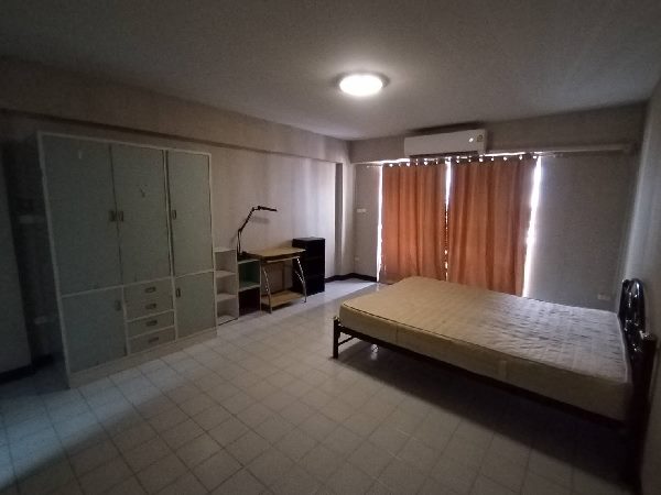 คอนโดมานนท์เพลส 32.78 ตร.ม อาคาร A ชั้น 8 พร้อมเฟอร์ ซอยพหลโยธิน 67/1 ถนนพหลโยธิน โครงการมานนท์เพลส คอนโดมิเนียม (Manon Place Condominium) ชั้น 8 ตึก A พื้นที่ใช้สอยขนาด 32.78 ตารางเมตรสตูดิโอ 1 ห้องน้ำ 1  แอร์ เตียง และเฟอร์นิเจอร์พร้อม. เข้าอยู่ได้เลยสถานที่ใกล้เคียง– ตลาดยิ่งเจริญ– วัดพระศรีมหาธาตุบางเขน– มูลนิธิโพธิภาวนาสงเคราะห์(โรงเจ)– บิ๊กซี สาขาสะพานใหม่-ดอนเมือง– โรงพยาบาลเซ็นท