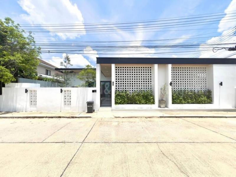 บ้านพูลวิลล่าขายเพียง 6.9 ล้าน 76 ตรว. 4 นอน 5 น้ำ บ้านชั้นเดียว สไตล์โมเดิร์น แปลงมุม ขายพร้อมผู้เช่ารับรายได้เดือนละ57,000 บาท