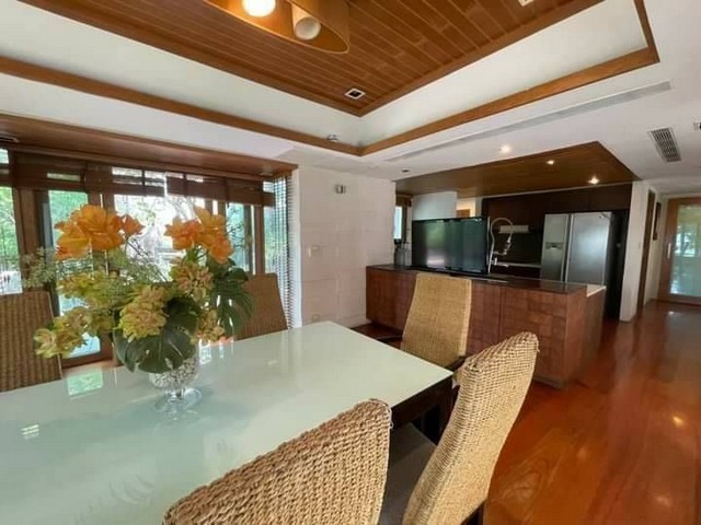 ขายบ้านหรูพร้อมที่ดิน บนทำเลที่ดีที่สุดบนหาดวงศ์อมาตย์  (ซอยนาเกลือ 12) พัทยาเหนือ จังหวัดชลบุรี