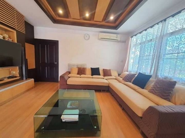 ให้เช่า/ขาย บ้านเดี่ยว 3 ชั้น  250,000/เดือน มัดจำ 3 เดือน ล่วงหน้า 1 เดือน สัญญาขั้นต่ำ 2 ปี