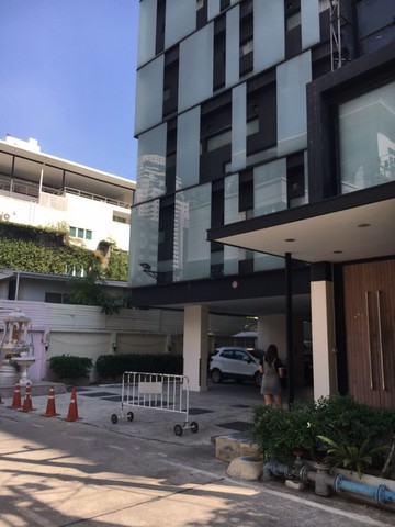 ขายโรงแรม แอสพิร่า ฮิปทิค สุขุมวิท 13พื้นที่ 142 ตรว. พท.สีแดงสูง 8 ชั้น รวมดาดฟ้าชั้น 7 เป็นสำนักงาน,ห้องอาหาร,ห้องครัว,สระว่ายน้ำชั่นล่าง เป็นที่จอดรถมีห้องพัก 50 ห้องสร้างปี 2010ปรับปรุงครั้งล่าสุด 2014ราคาขาย 180,000,000 บาท( 1,267,605 บาท/ตรว. )ราคาประเมิน 186,800,000 บาททำเล..เลขที่ 42 สุขุมวิท 13 คลองเตยเหนือ เขตวัฒนา กรุงเทพฯติดต่อ 087-994-9415 (อ๊อฟ)Email : aecmarketinghome.2484@gmail.comFacebook : ฐณวัฒน์  นพกัมพลศักดิ์